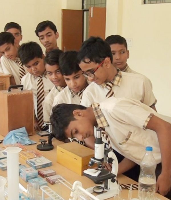 R R Mission College - Jaunpur - Physics Lab